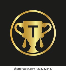 Logo del doodle de color trofeo T última burbuja de habla Día de Apreciación del Empleado. Plantilla vectorial de desarrollo empresarial para banner,
tarjeta, afiche, fondo.
