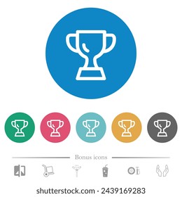 Contorno de copa de trofeo iconos planos blancos sobre fondos de color redondo. 6 iconos de bonificación incluidos.