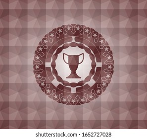 icono de trofeo dentro del emblema rojo con fondo de patrón geométrico. Sin inconvenientes.