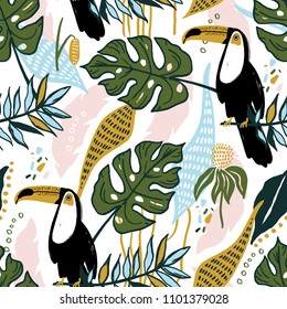 Tropical background with palm leaves and toucan. Seamless floral pattern. Summer vector illustration