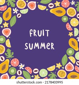Marco tropical de frutas. Vector aislado dibujado a mano. Fruto de la pasión maracuja, papaya, lichi, higo, carambola, lima de cítricos, limón, pomelo, flores, hojas. Plantilla para banner, afiche, tarjeta, volante