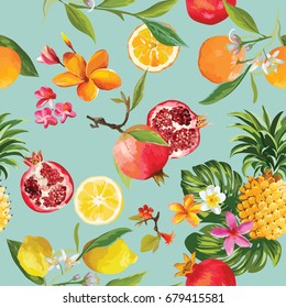 Fundo sem costura de frutas tropicais, padrão de verão em vetor. Ilustração de Laranjas, Limões, Romã, Abacaxi, Flores e Folhas.