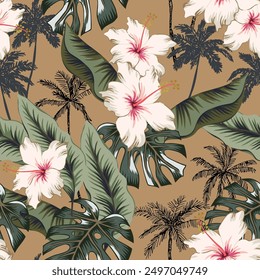 Hojas verdes tropicales, siluetas de palmeras, flores de hibisco blancas y rosadas, fondo marrón. Patrón sin fisuras de Vector. Ilustración floral. Plantas exóticas. Diseño de playa de verano. Naturaleza del paraíso