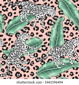 Tropical leopard, green banana palm leaves, animal print pink background. Vector seamless pattern. Graphic illustration. Exotic jungle. Summer beach design. Paradise nature 