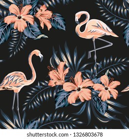 Noche tropical con flamingo rosa, flores de hibisco, hojas de palma, fondo negro.Patrón veloz. Ilustración de la jungla. Plantas exóticas, pájaros. Diseño floral de verano. Naturaleza paraíso 