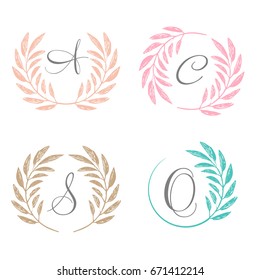 Tropical palm leaves, foliage wreath, round frame. Wreath icon. Wreath logo. Vector illustration. Tropical jungle palm tree background. Invitation template, greeting card template.