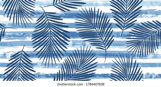 Patrón tropical, hojas de palma sin costura vectorial de fondo floral. Planta exótica sobre la ilustración de rayas azules. Huella veraniega de la jungla. Hojas de palmera en líneas de pintura. trazos de pincel de tinta