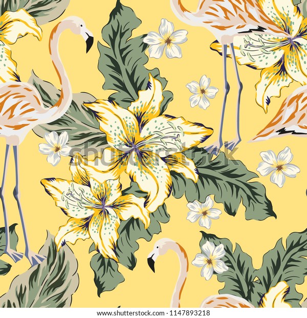 熱帯のピンクのフラミンゴ ユリ プルメリアの花 ヤシの葉 黄色い背景 ベクター画像花柄のシームレスなパターン 熱帯のイラスト エキゾチックな植物 鳥 夏のビーチデザイン 天国の自然 のベクター画像素材 ロイヤリティフリー