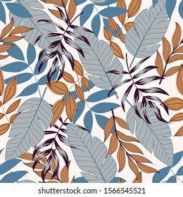 Tropical seamless pattern with colorful plants and leaves. Summer design, vector illustration. Summer background with exotic leaves. Exotic wallpaper, Hawaiian style. Seamless vector texture.