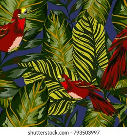 Patrón tropical sin fisuras con hojas y loros rojos. Hermosa impresión por todo el mundo con plantas y pájaros exóticos dibujados a mano. Traje de baño de diseño tropical.
