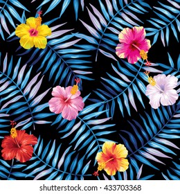 Patrón tropical sin costuras con hojas de palma y flores. Ilustración vectorial.