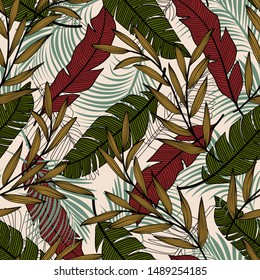 Patrón tropical sin fisuras con plantas y hojas coloreadas rojas y verdes. Textura botánica floral. Impresión, textil, tela. Diseño vectorial de tendencia. Únicos adornos tropicales.