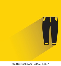 pantalones con sombra sobre fondo amarillo