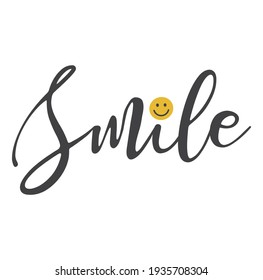 Diseño caligráfico con letras de la mano de una camiseta con una cara sonriente amarilla.