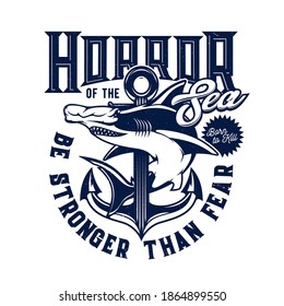 T-Shirt-Druck mit Hammerkopfhai und Anker-Vektormaskott für Marineklub, Meeresräubertier und blaue Typografie auf weißem Hintergrund. Ocean Adventure Team, Shark-t-Shirt-Emblem für Bekleidungsdesign