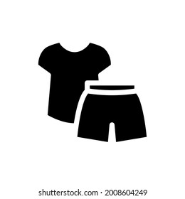 La camiseta y los pantalones cortos encajan con el icono del glifo. Ropa de casa y trajes de sueño. Símbolo relleno negro. Ilustración aislada de las existencias vectoriales