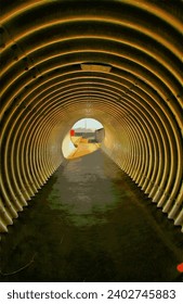Túnel construido con perfiles ondulados