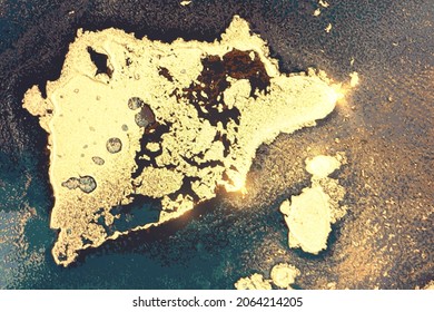 Türkisfarbener abstrakter Hintergrund. Alkoholfarbene Marmorstruktur mit Glitter. Vorlagenmuster für Banner, Plakatdesign. Flüssigkunstmalerei