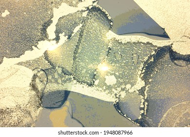 Marco de mármol abstracto de color turquesa, azul claro y dorado con chispas. Textura vectorial en la técnica de tinta alcohólica con brillo. Plantilla para banner, diseño de afiches. Pintura de arte fluido
