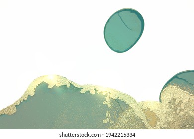 Türkisfarbene, weiße und goldene Marmorstruktur mit Funkeln. Abstrakter Vektorhintergrund in Alkoholink-Technik. Moderne Farbe mit Glanz. Vorlage für Banner, Plakatdesign. Flüssigkunstmalerei