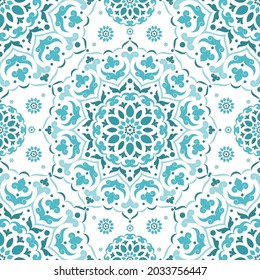 Patrón turquesa y blanco sin fisuras con adorno de mandala. Motivos tradicionales árabes e indios. Ideal para tejidos y textiles, papel pintado, embalaje o cualquier idea deseada.