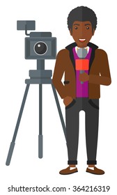 Reportero de televisión trabajando.
