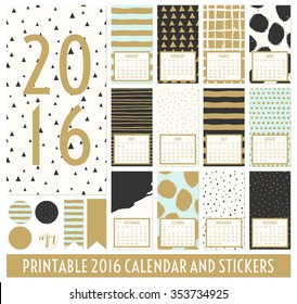 Plantilla de calendario de doce meses de 2016. Motivos dibujados a mano en negro, dorado, azul pastel y crema. Cintas y pegatinas redondas.