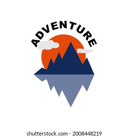 Logo del paisaje de Crepúsculo con el sol detrás de la montaña
