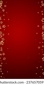 Zackensterne verstreut, fliegen, herunterfallen, schwimmen.  Weihnachtsfest-Konzept. Festliche Sterne, Vektorgrafik auf rotem Hintergrund.