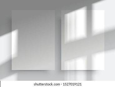 Dos papeles A4. Montaje de sombra superpuesta desde la ventana. Luz natural en la parte superior. Ilustración vectorial fotorealista. Escena abstracta con un fondo rosa de estilo minimalista.