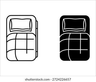Duas camas com cama branca e preta e travesseiros