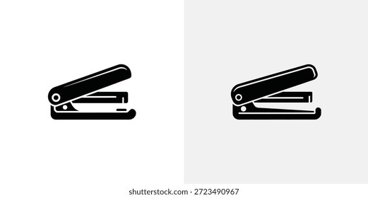 Dois grampeadores pretos lado a lado em fundo branco