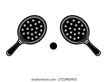Dos paletas de ping pong en blanco y negro y una pelota