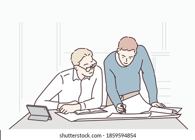 Dos hombres de negocios consultando un informe juntos en un escritorio en la oficina.
 Ilustraciones de diseño vectorial de estilo dibujado a mano.