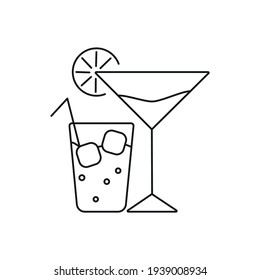 Two cocktails linear icon. Summer beach concept. Thin line customizable illustration. Contour symbol. Vector isolated outline drawing. Editable stroke