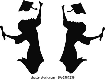 dos chicas animando la graduación y tirando sus gorras