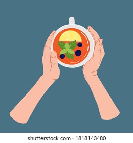 Dos manos sosteniendo una taza blanca de té con limón, menta y bayas. Vista superior. Ilustración vectorial al estilo de las caricaturas planas. Tea Break, Taza Mug con bebida caliente. Diseño plano simple aislado de fondo azul