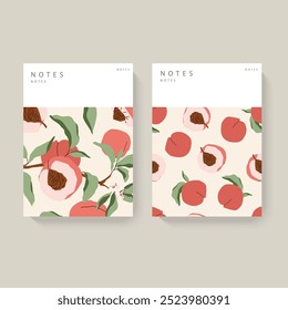 Dos cuadernos ilustrados con patrones de melocotón sobre un fondo beige claro. Diseño minimalista con cabecera blanca para texto. Concepto de papelería