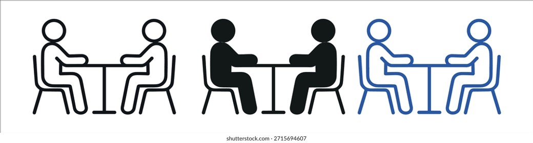 Dos personas participaron en una discusión o entrevista sentadas frente a una mesa