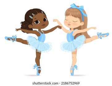 Dos niñas Ballerina en azul. Niña caucásica y afroamericana con traje azul tutu y baile de punta. Ilustración de vectores de dibujos animados de diseño del kit de bailarinas de ballet femenino.