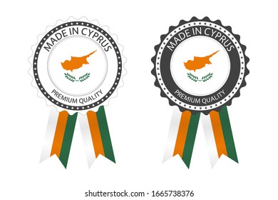 Dos modernos vectores Fabricados en Chipre etiquetas aisladas en fondo blanco, pegatinas simples en colores chipriotas, diseño de sellos de primera calidad, bandera de Chipre