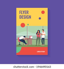 Dos oficinistas mirando a colegas somnolientos. Empleados agotados durmiendo en el lugar de trabajo ilustración vectorial plana. Empleado perezoso, concepto de burnout para banner, diseño de sitio web o página web de aterrizaje