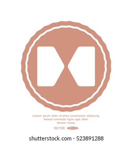 Two opposite triangular arrows pointing to the center icon.