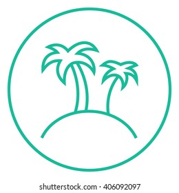 Dos palmeras en la línea de la isla.