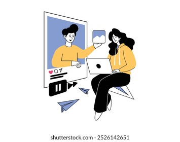 Dos personas están creando ideas de contenido