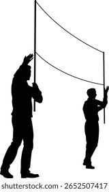 Dois manifestantes ou manifestantes em uma marcha de demonstração, piquete ou protesto de greve em silhueta. Segurando uma placa de banner.