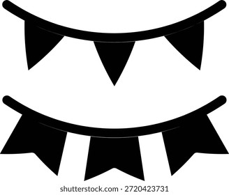 Duas cordas de faixas de flâmulas pretas, uma com bandeiras triangulares e outra com bandeiras de rabo de andorinha, criando uma decoração festiva.
