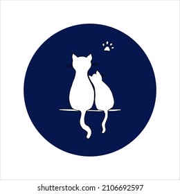 Dos lindos gatos blancos con fondo azul. Ilustración vectorial hecha a mano para su diseño. 