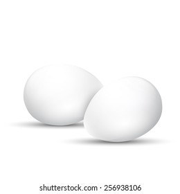 huevos blancos de fondo blanco