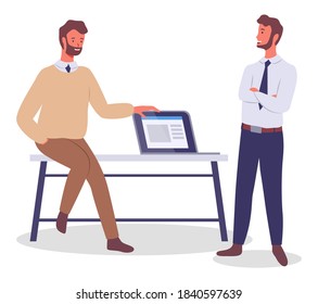 Dos jóvenes barbudos modernos, oficinistas, empleados, colegas. Hombres en la oficina, escritorio, laptop. Los hombres se comunican, discuten. Comunicarse y trabajar. Ilustración vectorial plana aislada en blanco